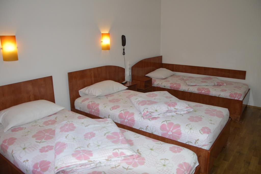 Motel Buti Sighetu Marmaţiei Quarto foto